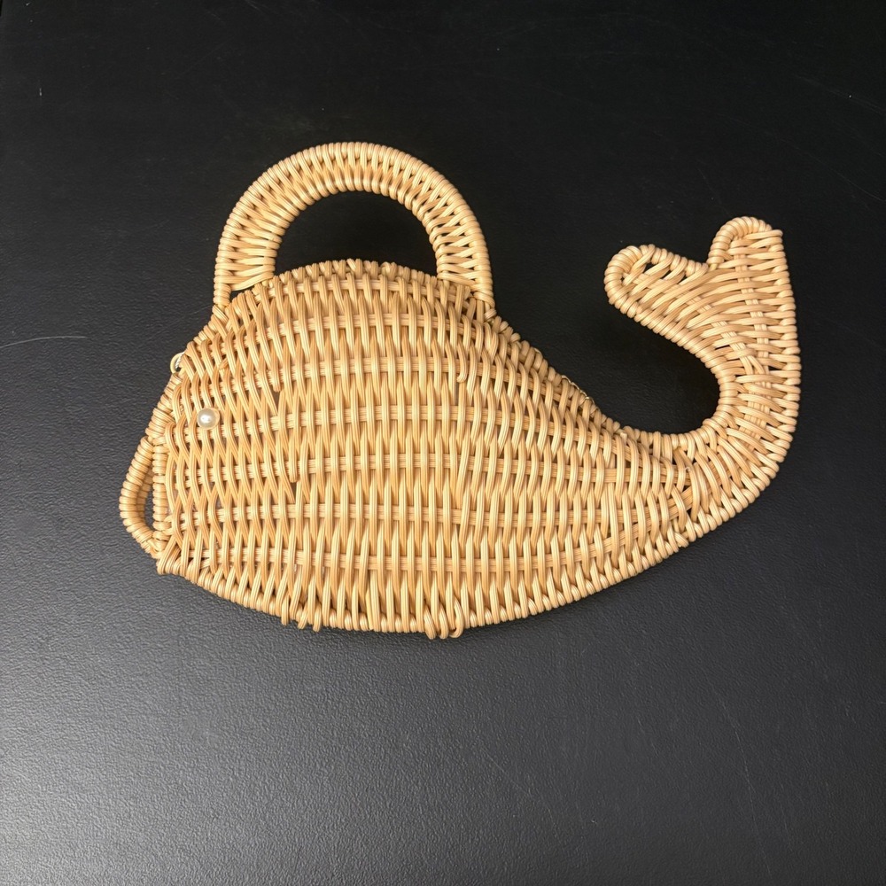 NWT Tommy Bahama Whale Fish Wicker Crossbody Bag Natural - Picture 2 of 8